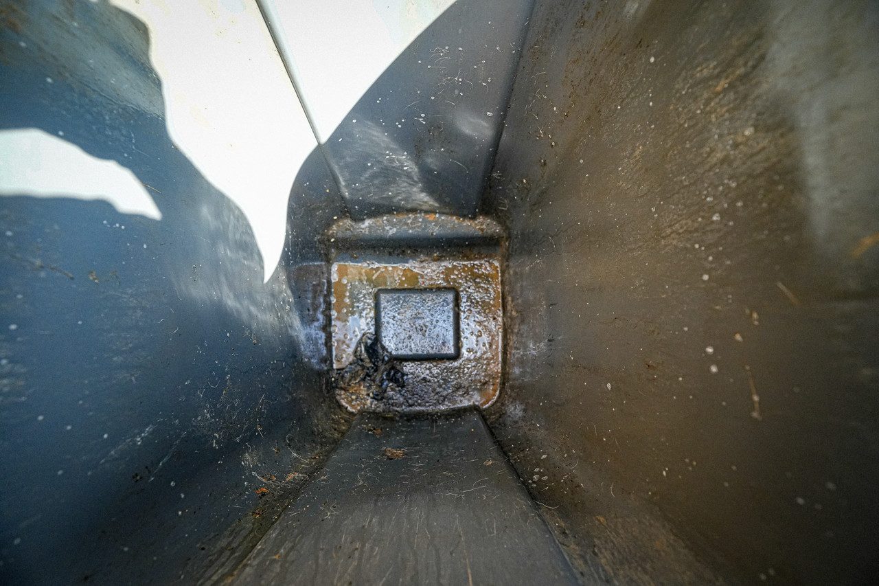 Spotless bin interior after cleaning